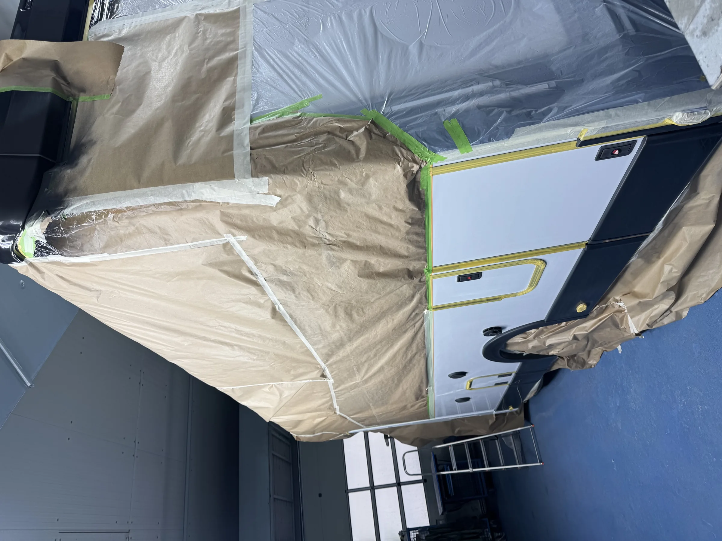 Wohnmobil abgeklebt für die Lackierung – Cataldo Augsburg